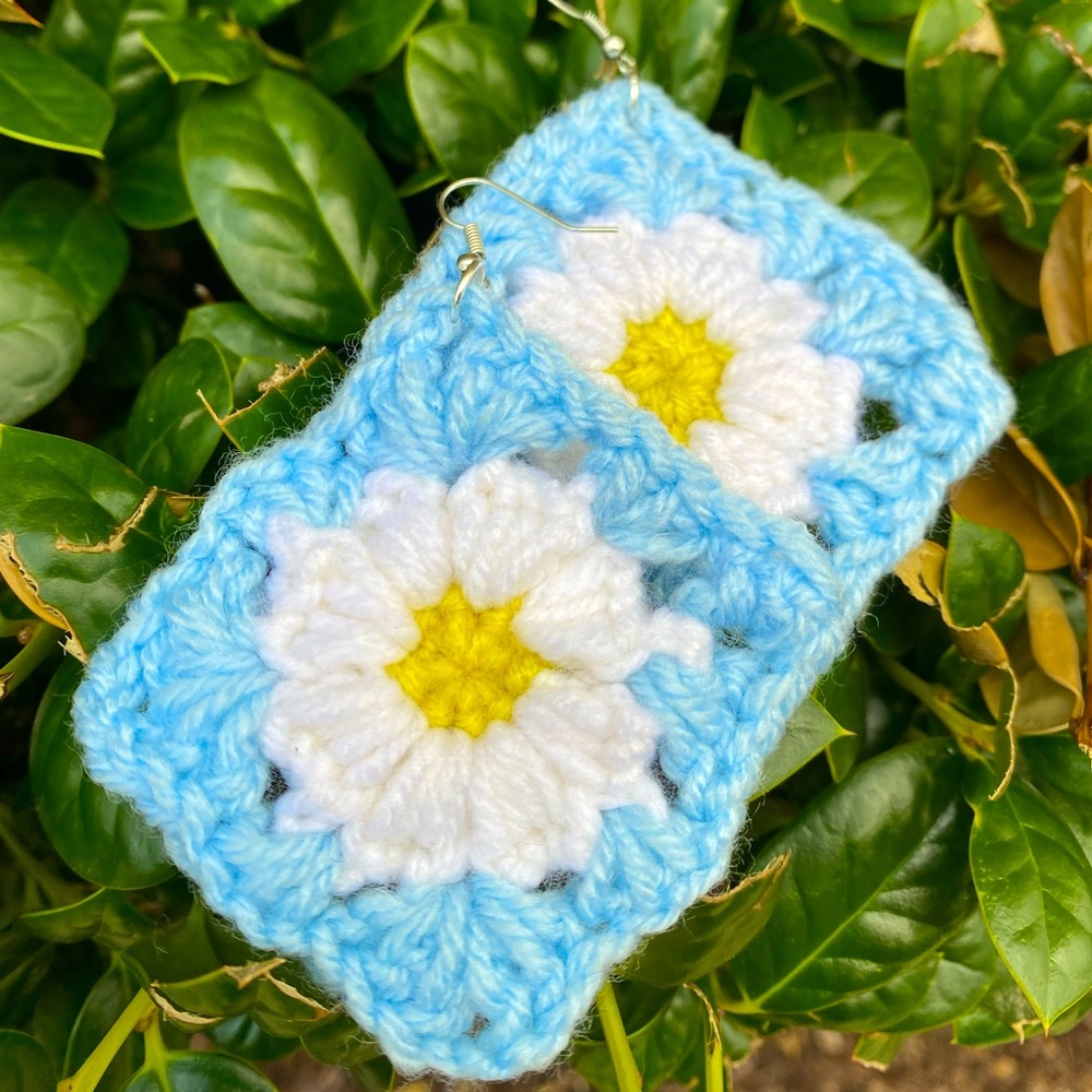 Ms.Daisy earrings